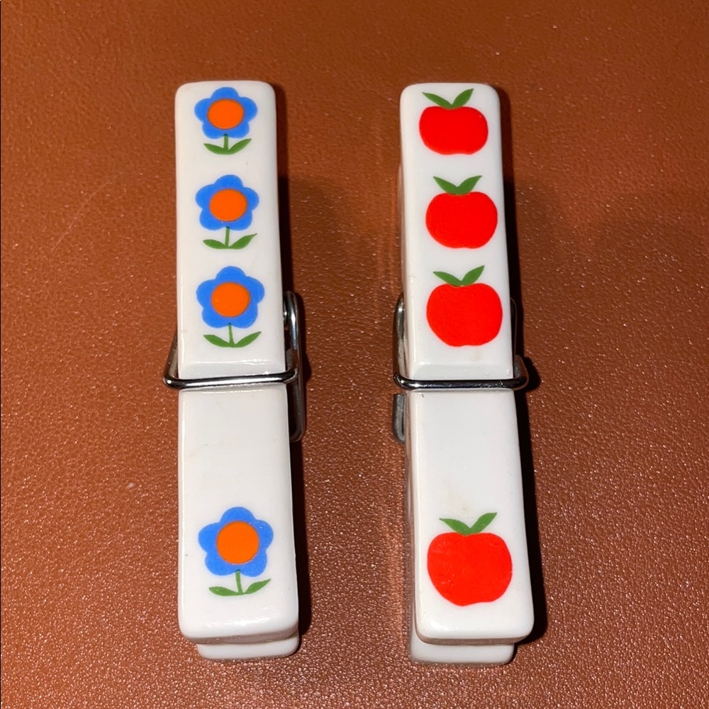 Vintage - Crowning touch ceramic clothespin clip set. Made in Japan.